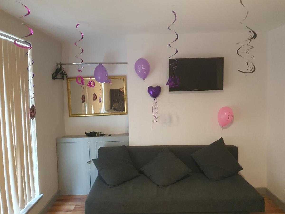 Centre 5 Double Bedroom Detached