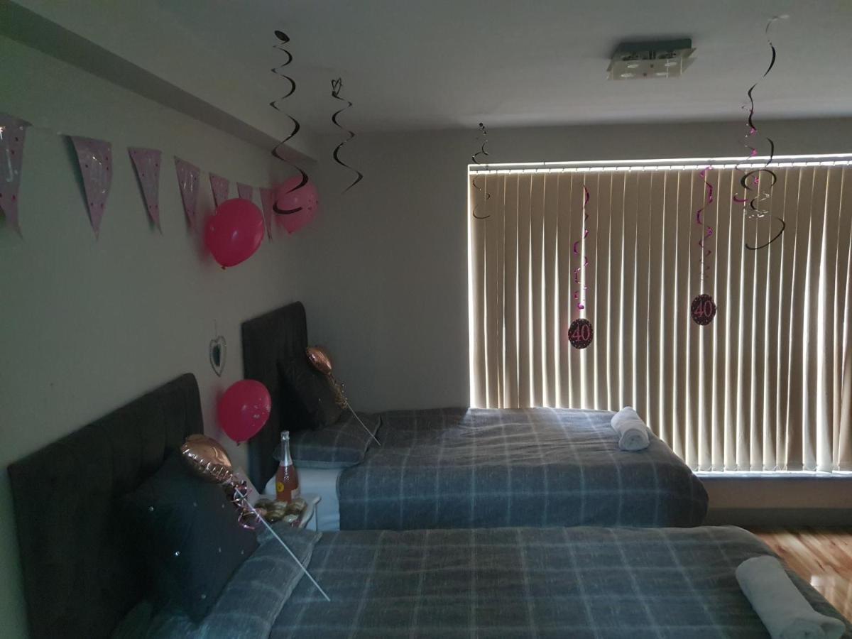 Motel Centre 5 Double Bedroom Detached